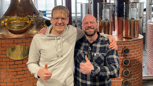 Auf der Suche nach einzigartigen Produkten für unsere PRESENT-Geschenkboxen! 🔍🥃🎁