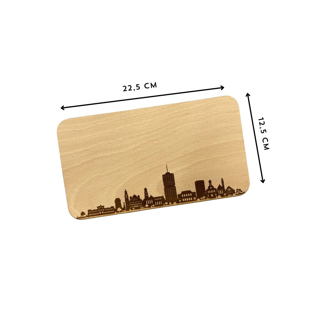 Schneidbrettchen mit Augsburg-Skyline und individueller Gravur