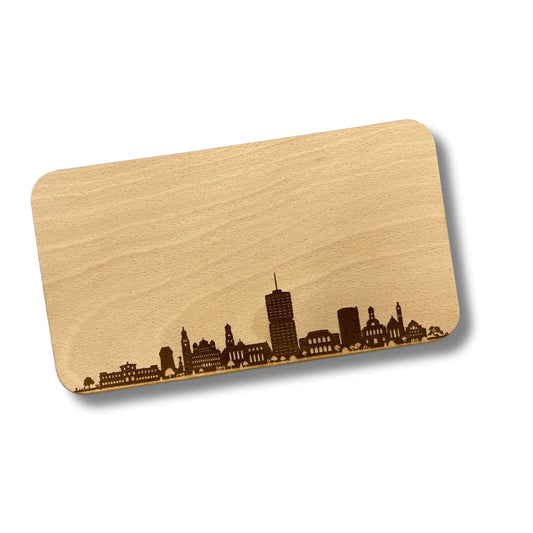 Schneidbrettchen mit Augsburg-Skyline und individueller Gravur